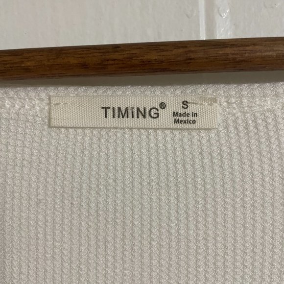 Timing White Long Sleeve Crop Top - Picture 4 of 5